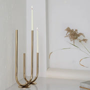 suport lumanare auriu din metal decorativ modern pentru masa si decor elegant interior
