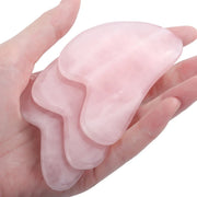 placa gua sha cuart roz in forma de inima pentru masaj facial si relaxare